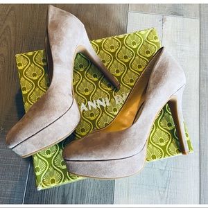 LIKE NEW! Gianna Bini Jeanna Taupe Neutral Beige Platform 5” Heels